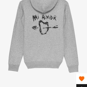 Hej ja söker denna hoodie har Järna va er om ni är intresserade att sälja eller har några funderingar ❤️❤️❤️