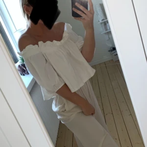 Sommartopp  - Sommartopp från Zara i nyskick. Storlek S. Frakt tillkommer! 
