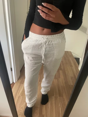 Linnebyxor h&m - Säljer dessa som jag köpt förra sommaren, inte använt så mycket då jag har ett annat par. Bra i längden för mig som är 167cm lång.