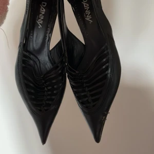 Trendiga skor från Danny shoes strl: 38 - Bekväma och snygga som du kan använda till ett par jeans eller en lång klänning!!😍