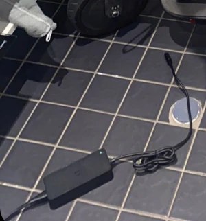 Elscooter - El sparkcykel som inte går till användning. Precis som ny och har laddre med. Kan mötas up eller frakta. Köparen står för frakten