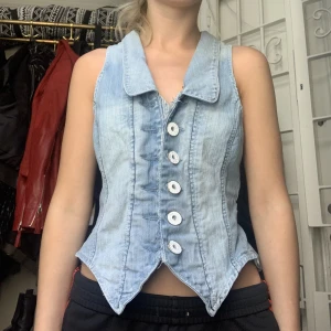 Jeansväst  - Jättecool vintage guess!!! 