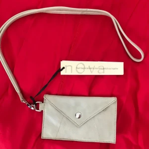 Plånbok från Nova - Säljer denna jättefina plånboken i äkta läder från märket Nova för 65kr❤️ 