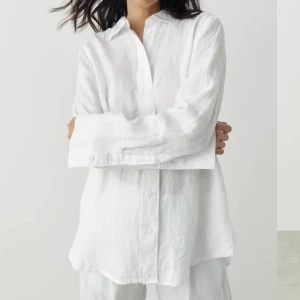 Lovisa linen shirt - Oanvänd Lovisa linneskjorta från Gina. Glömde lämna tillbaks inom 30 dagar så legat i sin inköpspåse sen dess. 💙