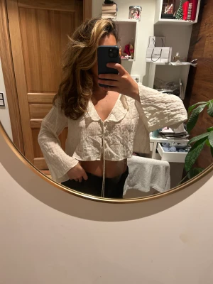 Snygg topp!! - Så så snygg topp från Zara! Aldrig använd! Köp nu nu nu!! 🤍