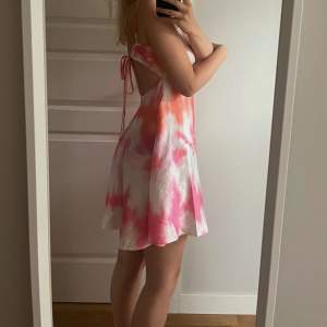 Flerfärgad klänning från asos. Storlek small🤍