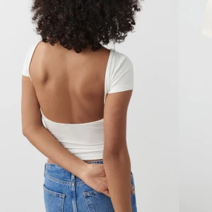 Vit rygglös tshirt gina - Aldrig använd❤️inga defekter köpt för 200 säljer för 90❤️passar S/M