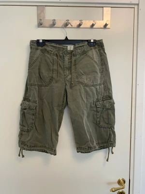 Cargo shorts - Köpte dom på vinted men passade inte riktigt så som jag ville. Dom är i fint skick!
