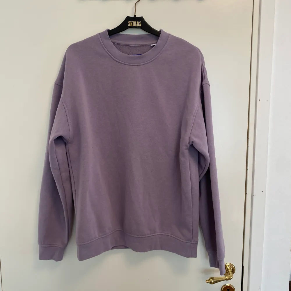 En lila/rosa sweatshirt från jack&jones. Fint skick.. Tröjor & Koftor.