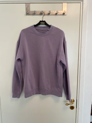 Lila sweatshirt - En lila/rosa sweatshirt från jack&jones. Fint skick.