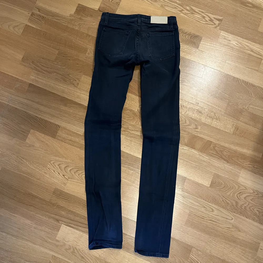 Acne jeans strl 28/34. Jeans & Byxor.