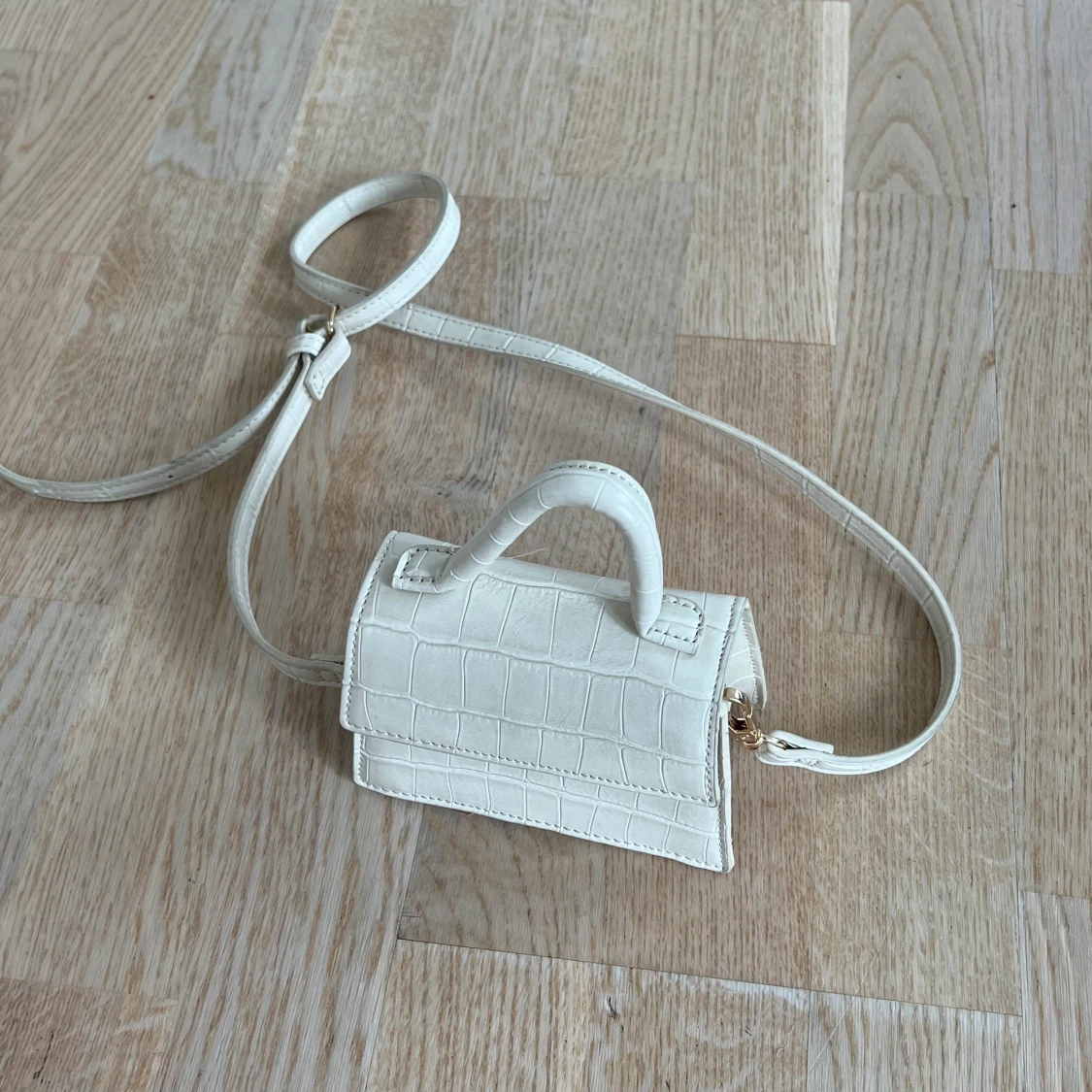 Liten axelväska från NA-KD