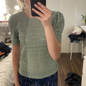 Blus Vila - Grön blus från Vila i storlek S. Lite stor på mig och kommer därför inte till användning. I nytt skick 