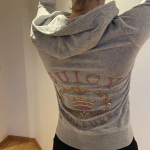 Juicy Coture kofta - Grå juicy kofta, mer ”og” kollektion. 