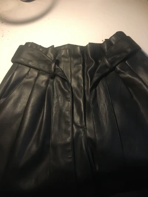 Skinnbyxor - Skinnbyxor i svart. Helt nya från new yorker. Storlek 36/S men passar även xs. 