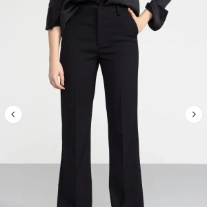 Svarta kostym byxor  - Svarta kostym byxor köpt vinter förra året på bikbok för 400, de kommer inte till användning längre så vill inte ha mycket för de. 