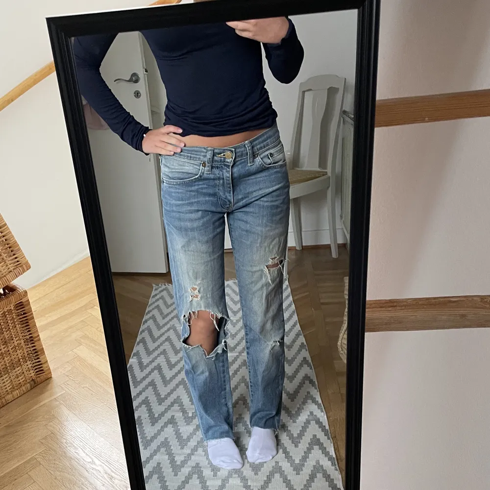 Jätte snygga lågmidjade jeans från Levis 🤩mått och fler bilder kom priv!! . Jeans & Byxor.