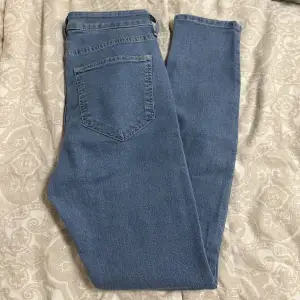 Säljer dessa jeans från H&M som aldrig kommit till användning❤️‍🔥