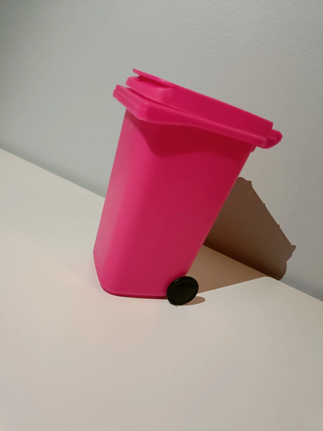 Rosa mini avfalls desktop avfallstunna.