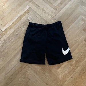 Nike shorts - svarta vanliga nike shorts