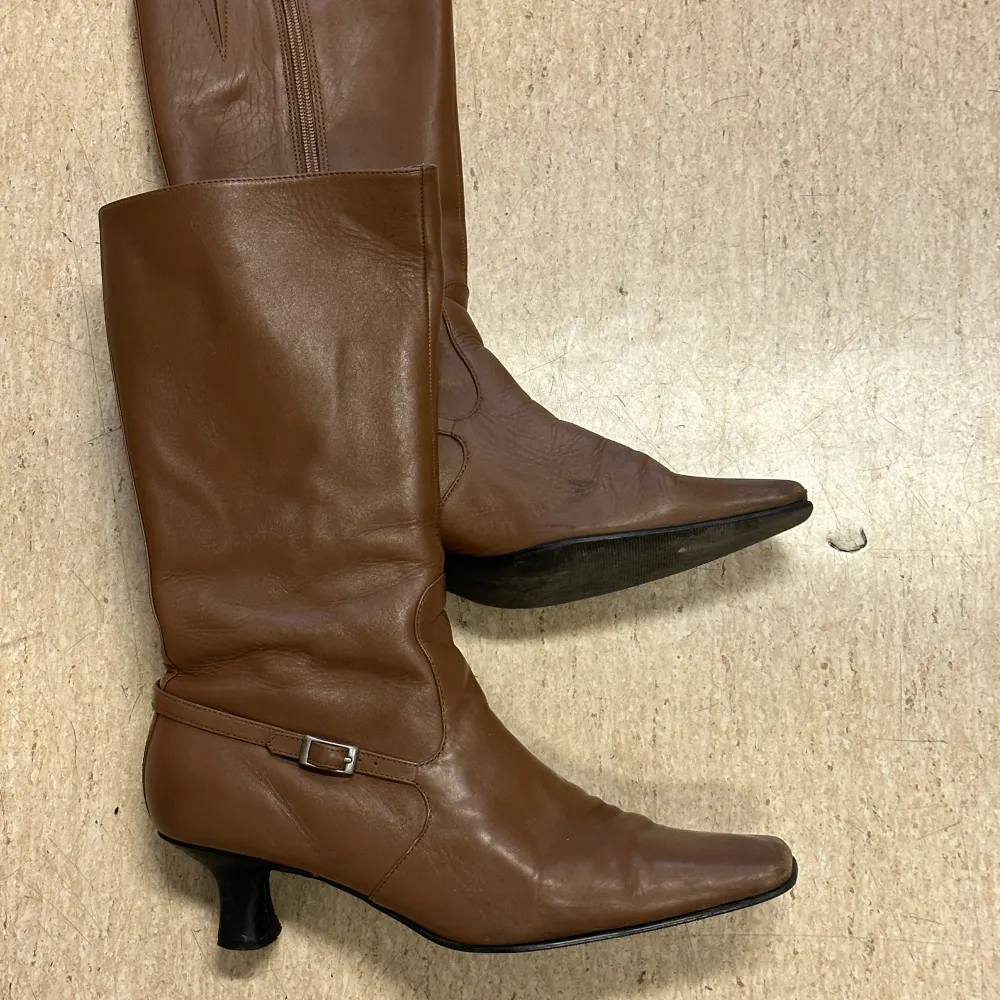 Jättesnygga vintage boots! Bra skick, inte använda så mycket av mig då dom är för stora men köptes i Stockholm i en vintage butik . Skor.