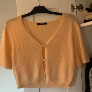 Ny tröja Bik bok  - Aprikosfärgad. Ny. 