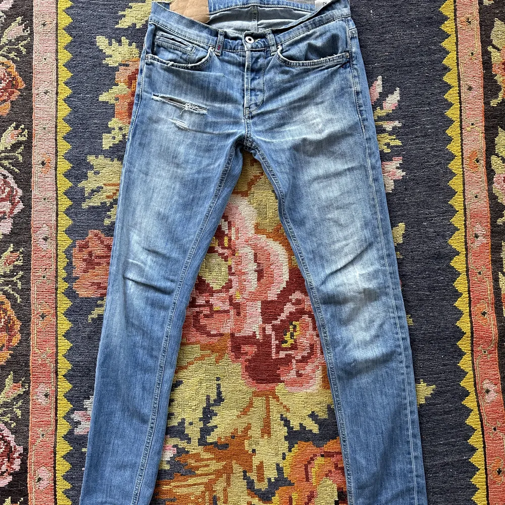 Tja! Säljer mina dondup jeans storlek 31 och model: George   Nypris:2750  Mitt pris: 950kr. Jeans & Byxor.