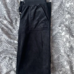 Juicy byxor - Säljer då jag inte använder dem längre. Pris går o diskutera  