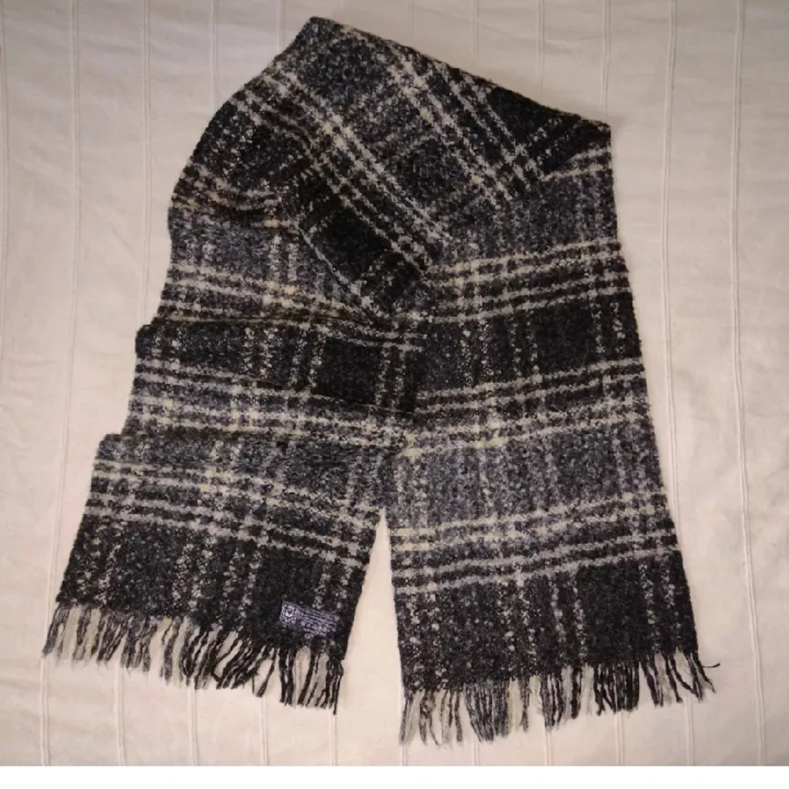 Svart/grå/beige/vit rutig halsduk med fransar, Made inFrance - 1
