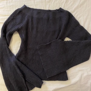 stickad tröja med utsvängda armar - så fin stickad tröja med stickade armar, aldrig använd 💕