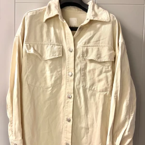 Lång casual skjorta  - Snygg lång skjorta till lite mer ’mode’ . 