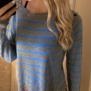 Zara tröja - Blå och grå randig tröja från zara o bra skick!