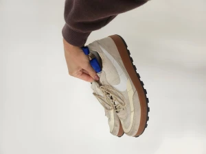 Nike Tom Sachs GPS - [Inte autentiska] Säljer då jag aldrig använder de längre, det är storlek 44.5, men passar mig som har 45 utmärkt!   Har inte kartongen och original skosnörena blev uppätna av hunden :)