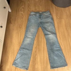 Bootcut jeans - Storlek 38, använda ca 3 gånger. Säljer pga att de är förstora