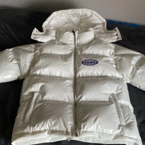 Lukamachain jacka  - Jättesnygg lukamachain jacka som tyvärr inte passade mig och den är helt ny, nypris ca 1900 kr, går ner i pris vid snabb affär 