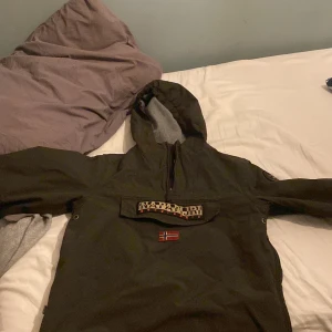 Napapijri jacka - Säljer napapijri jacka i bra skick