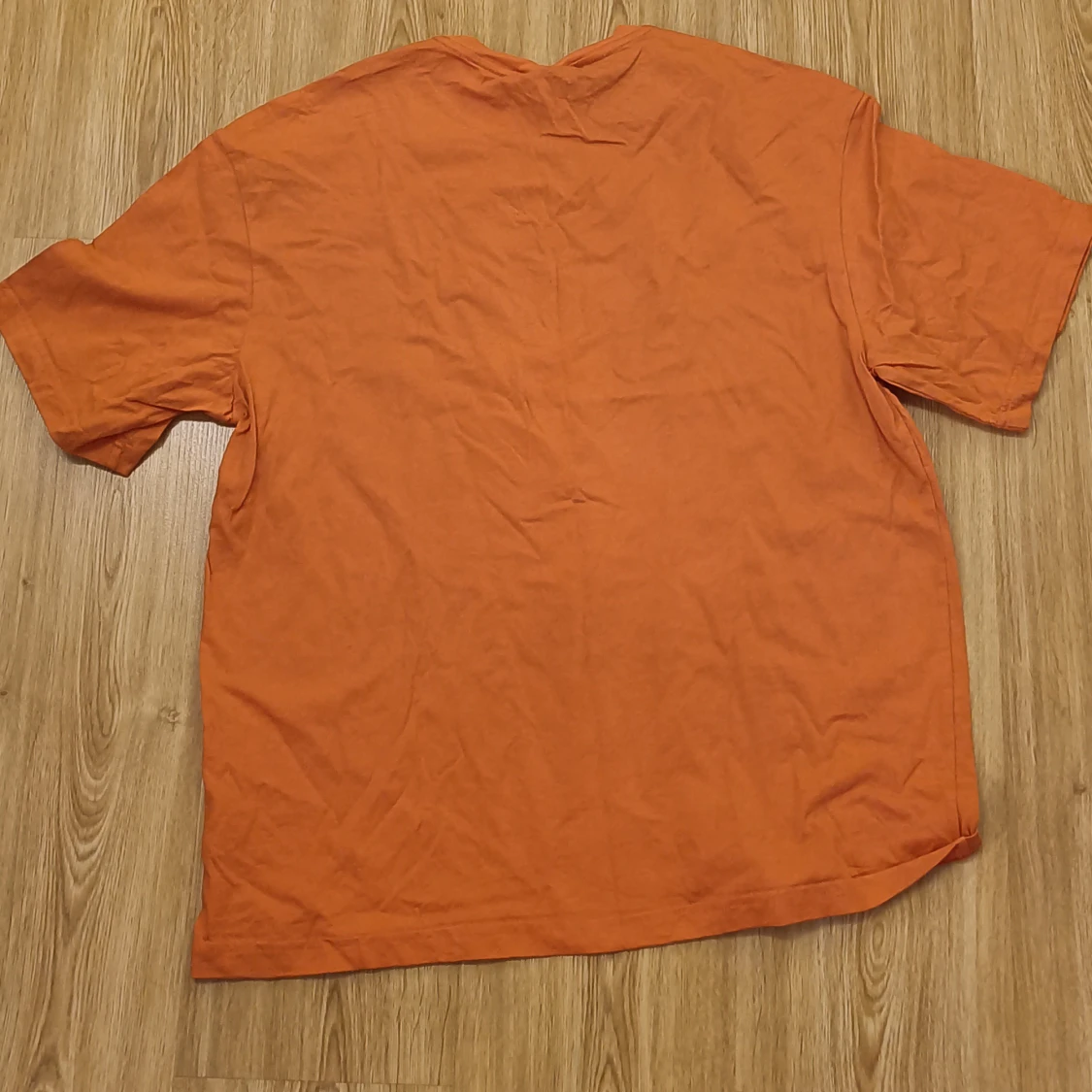 Orange t-shirt  - 90