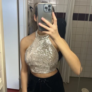Glittrig topp - Jättefin glittrig topp som passar perfekt till nyår!😍🎊