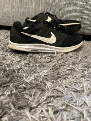 Nike skor storlek 40,5 - Nike skor storlek 40,5