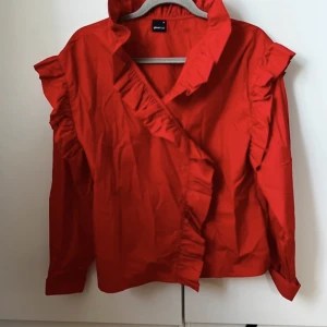 Röd blus - Underbar röd blus!!