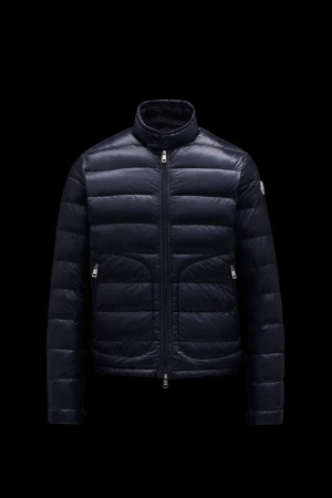 Moncler Jacka  - Navy blue moncler acorus som tyvärr är för liten för mig. För fler bilder kontakta mig !