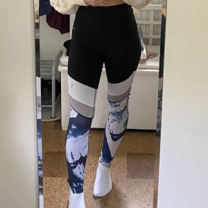 Tights träningsbyxor  - Bekväma tights som passar bra till träning! Jättebra material och varit så sjukt nöjd med de! Sitter bra runt midjan och är smidiga 