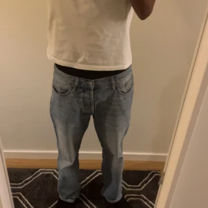 Jeans  - Säljer dethär jeans nu för att jag har inte använt längre 
