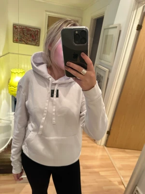 Hoodie  - Vit hoodie från the cool elephant