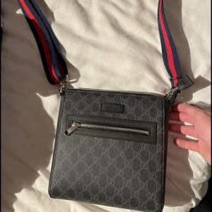 Messenger bag  - Säljer min Messenger bag då jag inte använder den längre. Väldigt bra skick och inga fel på den. Bara att höra av sig vid frågor eller flera bilder. 