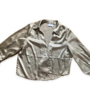 Silkesskjorta  - Silkesskjorta från NAKD 