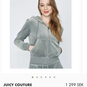 Juicy couture set - Nu säljer jag mitt ljusgröna juicy set då den längre inte kommer till användning. Köptes i våras och har bara använts hemma ett antal gånger. Inget slitage på varken byxorna eller tröjan. Båda delarna är i strl S. Pris kan diskuteras vid snabb affär.