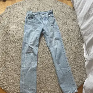 levis jeans som är använda 1-2 gånger. Kommer inte till användning längre då dom är för små.