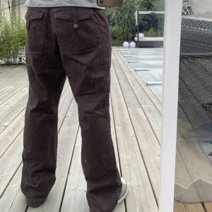 Y2k byxor - Säljer dessa feta byxorna. Storlek 42   Evisu, true religion, Y2k jeans