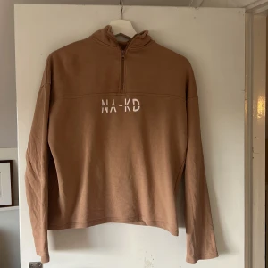 Sweatshirt  - I bra skick, använd några gånger. Klippt bort lappen men skulle säga stl S. 